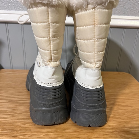 Mountain Warehouse Women’s Cream and Black Quilted Winter Snow Boots - Picture 3 of 6